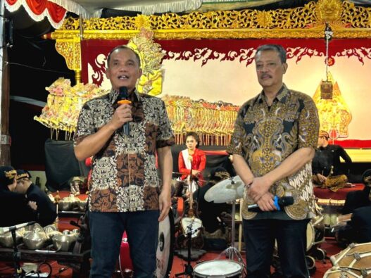 Ketua dprd jateng wayang 1