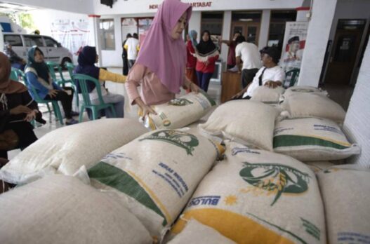 Kpm pkh dan bpnt yang ingin mendapatkan bansos beras 20 kg harus membawa syarat dokumen