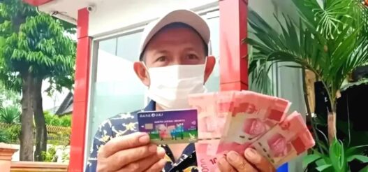 Lansia jakarta dapat bantuan rp300 ribu tiap bulan lewat program klj 2025