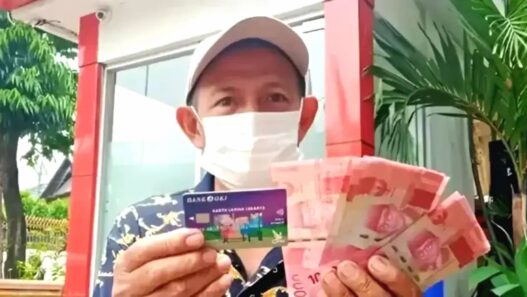 Lansia jakarta dapat bantuan rp300 ribu tiap bulan lewat program klj 2025