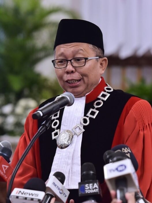 Mk: pimpinan advokat dilarang rangkap jabatan