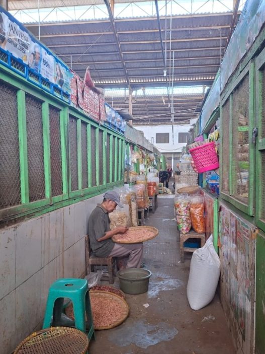 Pasar gede cilacap sepi