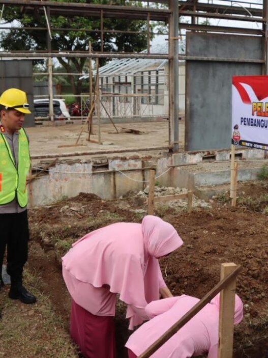 Peletakan batu pertama gedung sppg