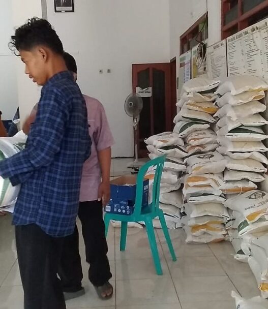 Penyaluran bantuan beras molor