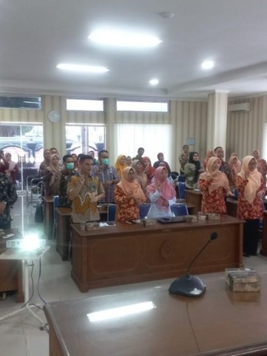 Petugas pelayanan opd dilatih bahasa isyarat