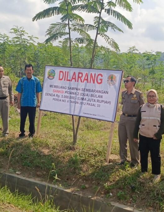 Sampah menumpuk di kedungpring