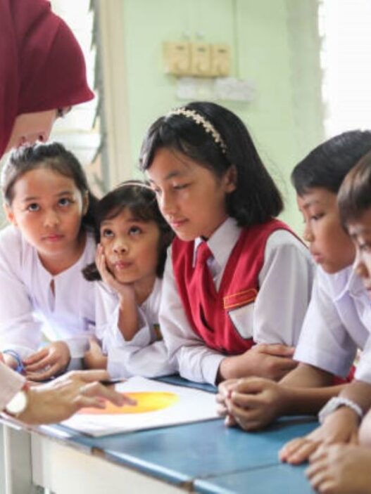 Sekolah swasta gratis bertahap