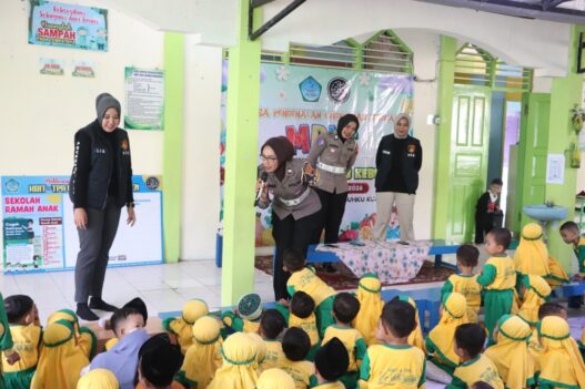 Siswa tk diajak jadi pelopor tertib berlalu lintas