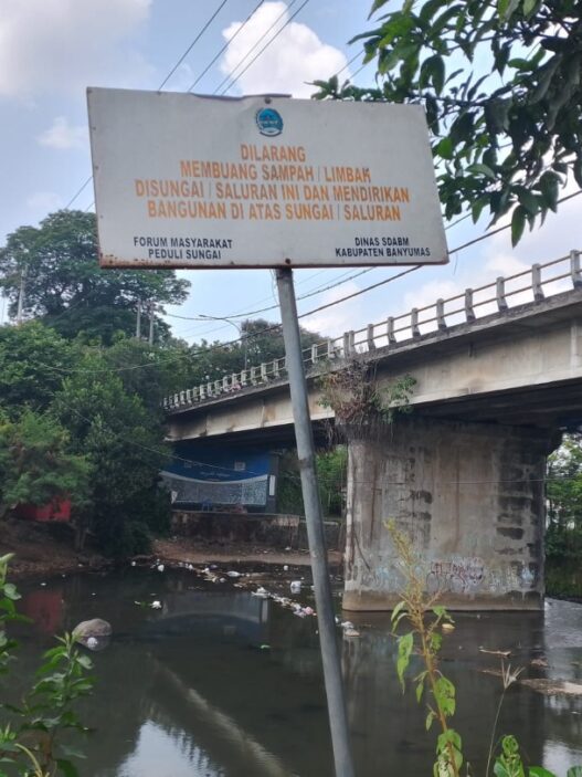 Sungai banjaran dipenuhi sampah