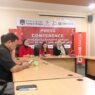 Rektor Universitas Harapan Bangsa (UHB) Purwokerto, Dr. Yuris Tri Naili, S.H., KN., M.H. (kanan), memberikan keterangan dalam konferensi pers UHB Charity 5K Run & Matsuri 2025 di Kampus UHB, Jum'at (18/7).