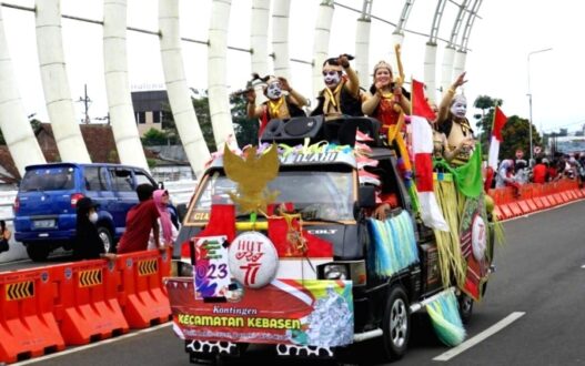 200 mobil hias siap bersolek