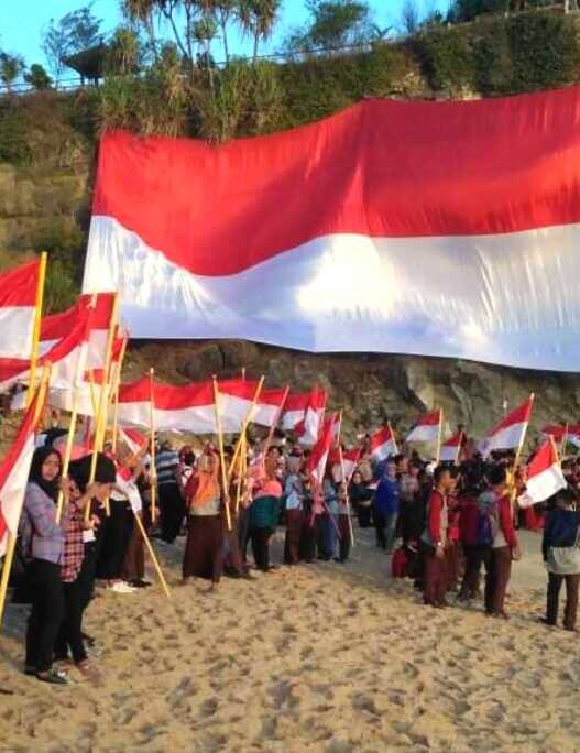 Acara pengibaran bendera terbesar di banyumas