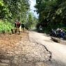 Akses utama ke sumowono rusak parah