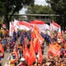 Aksi buruh digelar serentak di berbagai daerah tuntut hak dan kesejahteraan pekerja