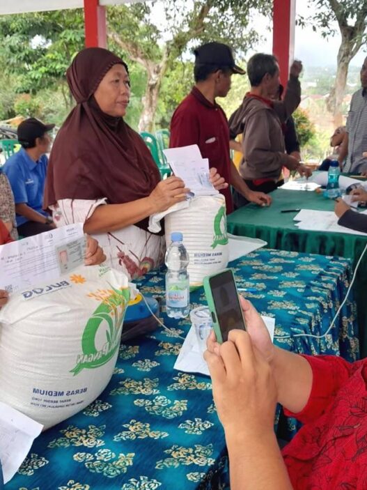 Bantuan beras 20 kg disalurkan secara bertahap mulai awal bulan agustus 2025
