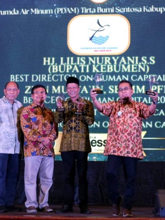 Bupati dan pdam raih empat penghargaan