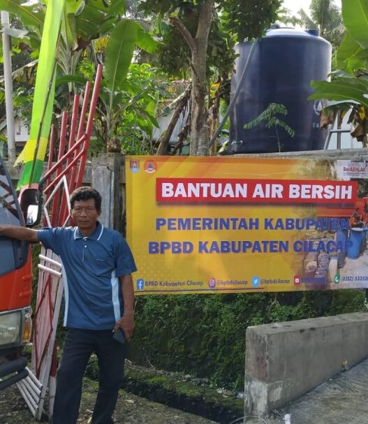 Droping air bersih mulai dilakukan