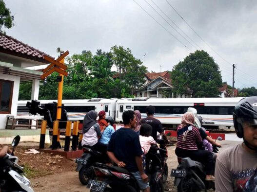 Dua laka terjadi di perlintasan sebidang