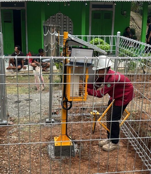 Empat ews dipasang