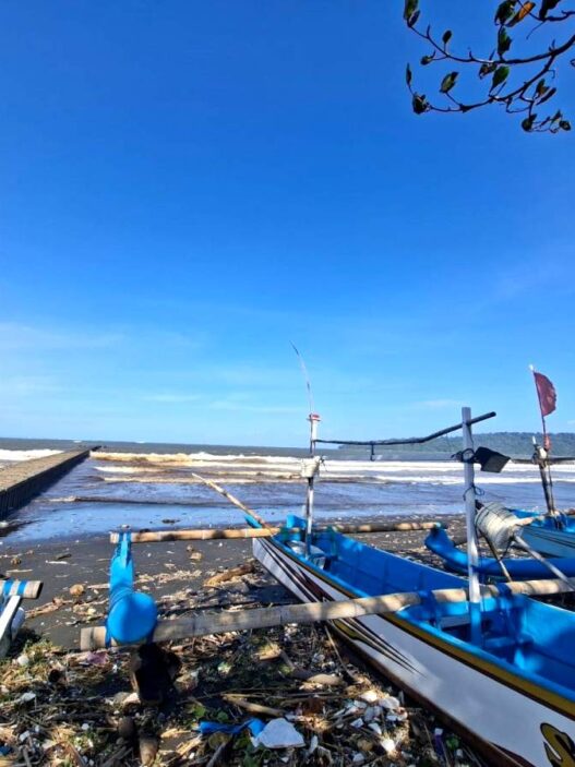 Gelombang tinggi capai 4 meter