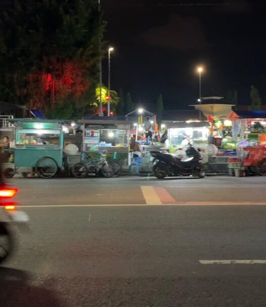 Hanya boleh berjualan malam hari