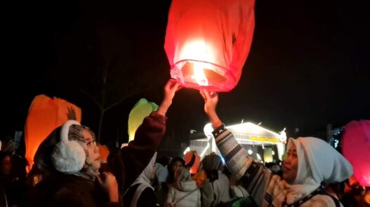 Harapan dan doa mengudara lewat lampion