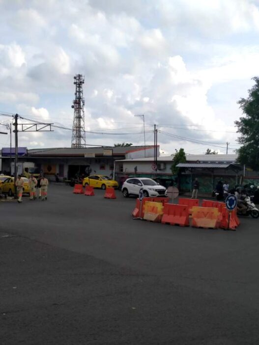 Jalan pintu barat stasiun diminta dibenahi