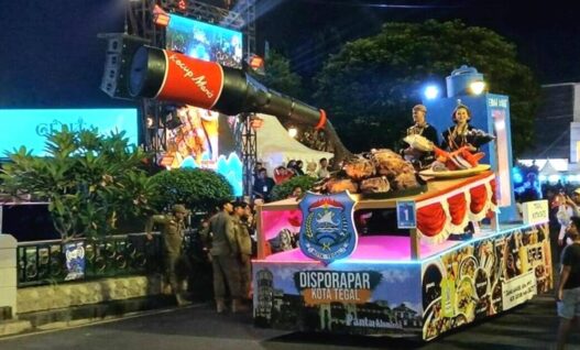 Karnaval kendaraan hias 2025 di tegal ramaikan hut ri ke 80