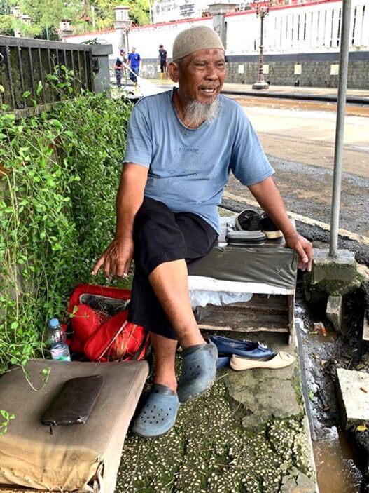 Kehilangan alat kerja, sepatu pelanggan dan harapan