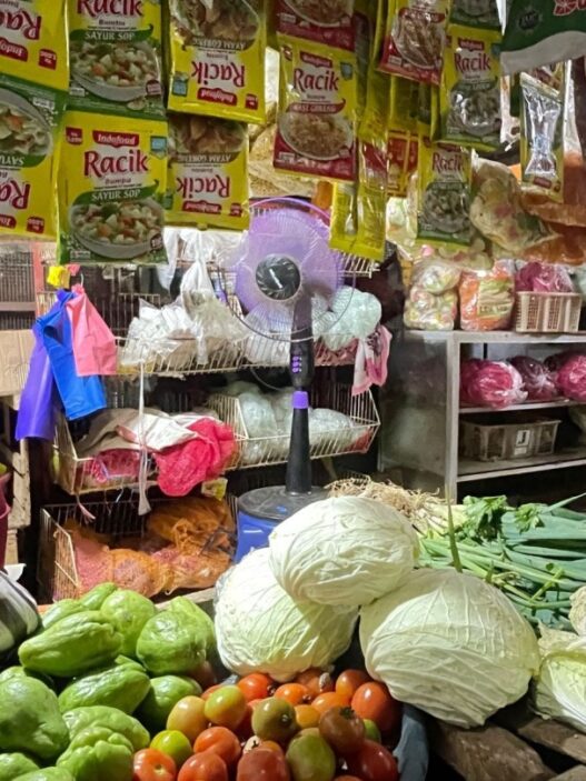 Kerupuk berwarna paling diminati