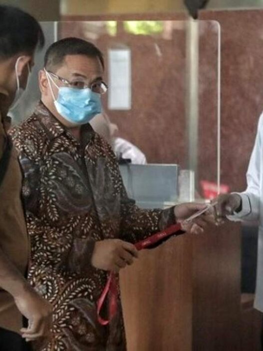 Kpk pulangkan bupati pati sudewo