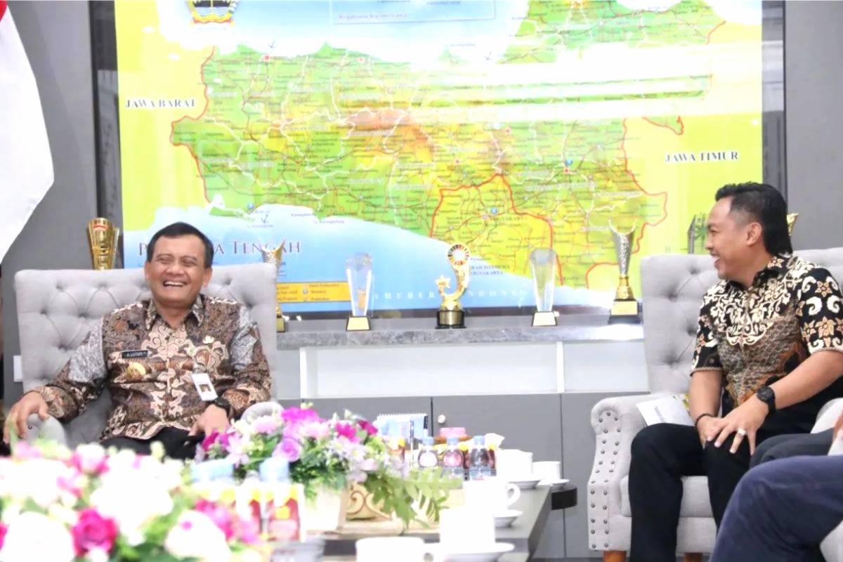 Kunjungan bupati cilacap dan perwakilan investor kepada gubernur jateng di semarang