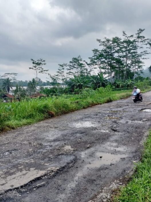 Lima tahun rusak dikeluhkan warga
