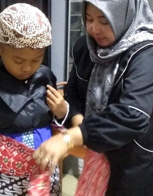 Order sewa kostum turun
