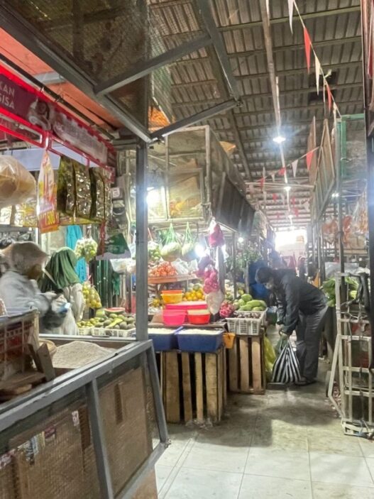 Pedagang pasar keluhkan sepi pembeli