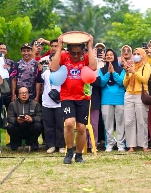 Pejabat dan warga kompak lomba agustuan