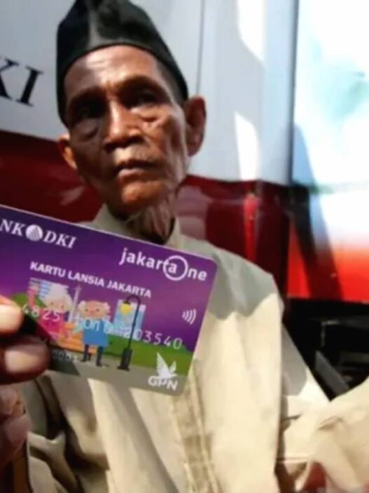 Bagi lansia yang merasa memenuhi kriteria sebagai keluarga kurang mampu, penting memahami cara daftar KLJ 2026 sekaligus syarat yang harus dipenuhi