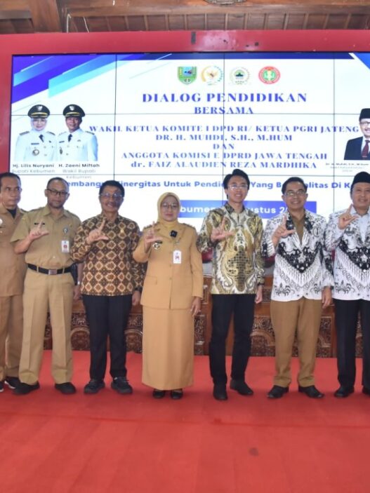 Pemkab kebumen ajak guru cari solusi entaskan kemiskinan