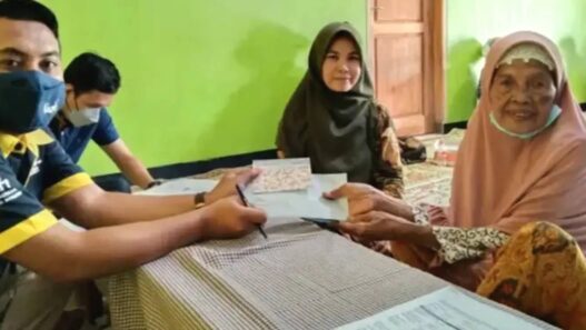 Pemprov dki memastikan bansos tersalurkan tepat sasaran dan berkelanjutan