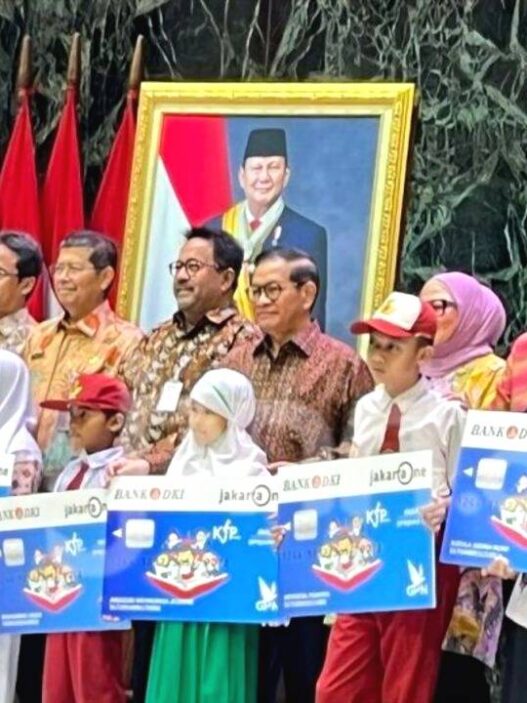 Pencairan dana kjp plus agustus 2025 dilakukan bertahap langsung ke rekening bank dki penerima