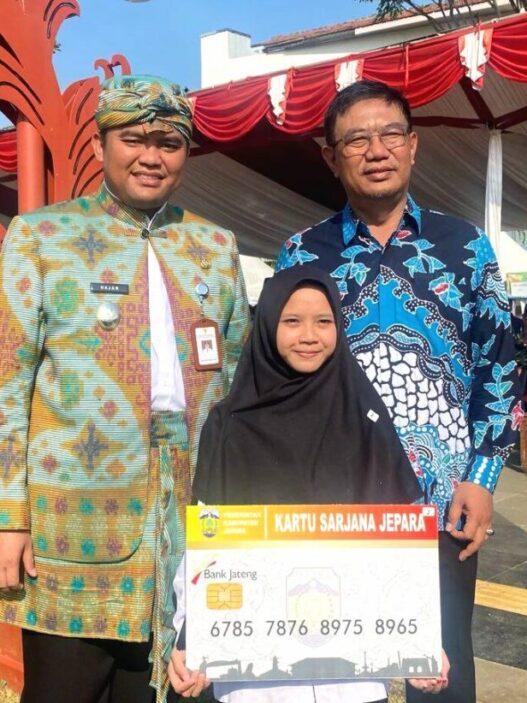 Penerima beasiswa kartu sarjana jepara diharapkan menyelesaikan studi tepat waktu dan berkontribusi untuk daerah