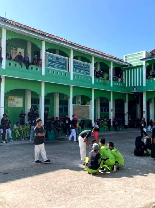 Permainan tradisional semarakkan pitulasan smk ma’arif 2 gombong