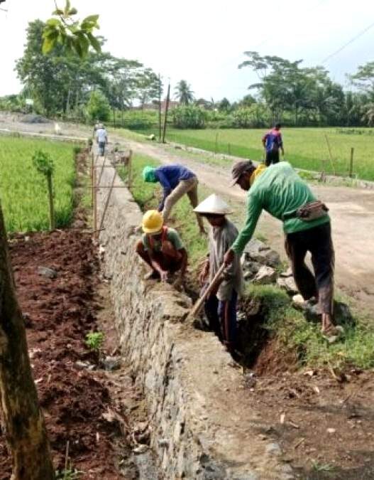 Proyek jembatan kali tipar dibongkar