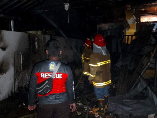 Rumah penjual bensin terbakar