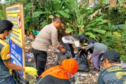 Sampah liar masih jamak terlihat