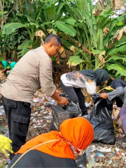 Sampah liar masih jamak terlihat