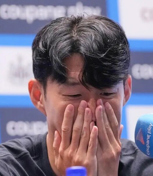 Son pergi arsenal tersenyum