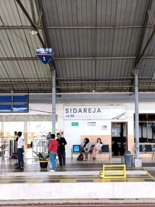 Stasiun sidareja jadi tempat transit