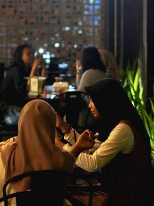 Suasana cafe di cilacap