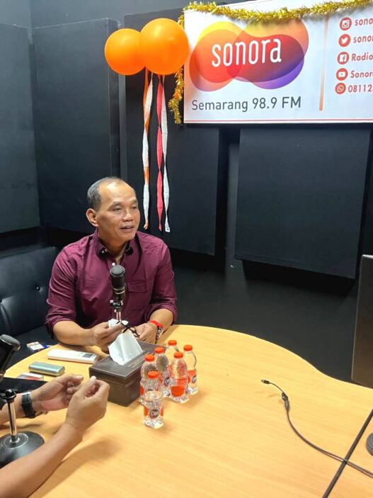 Sumanto saat menjadi narasumber dialog radio dprd jateng di radio sonora semarang, senin, 11 agustus 2025